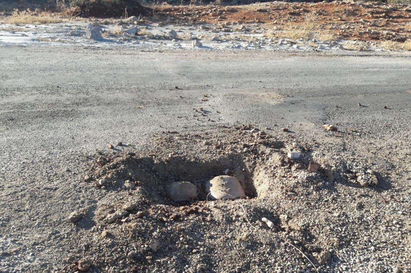 Yola tuzaklanan el yapımı patlayıcı imha edildi Yola tuzaklanan el yapımı patlayıcı imha edildi
